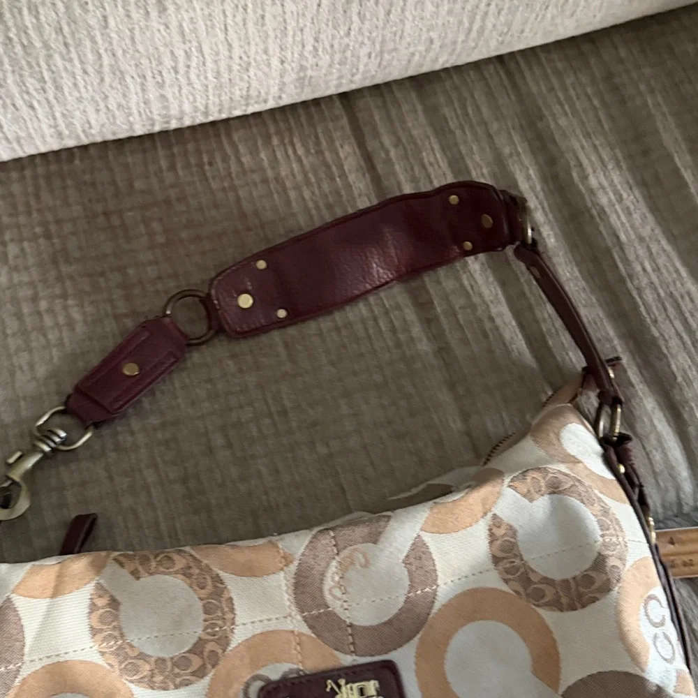 Coach Signature Canvas Shoulder Bag - Cream and Brown shoulder strap included - Picture 7 of 8
